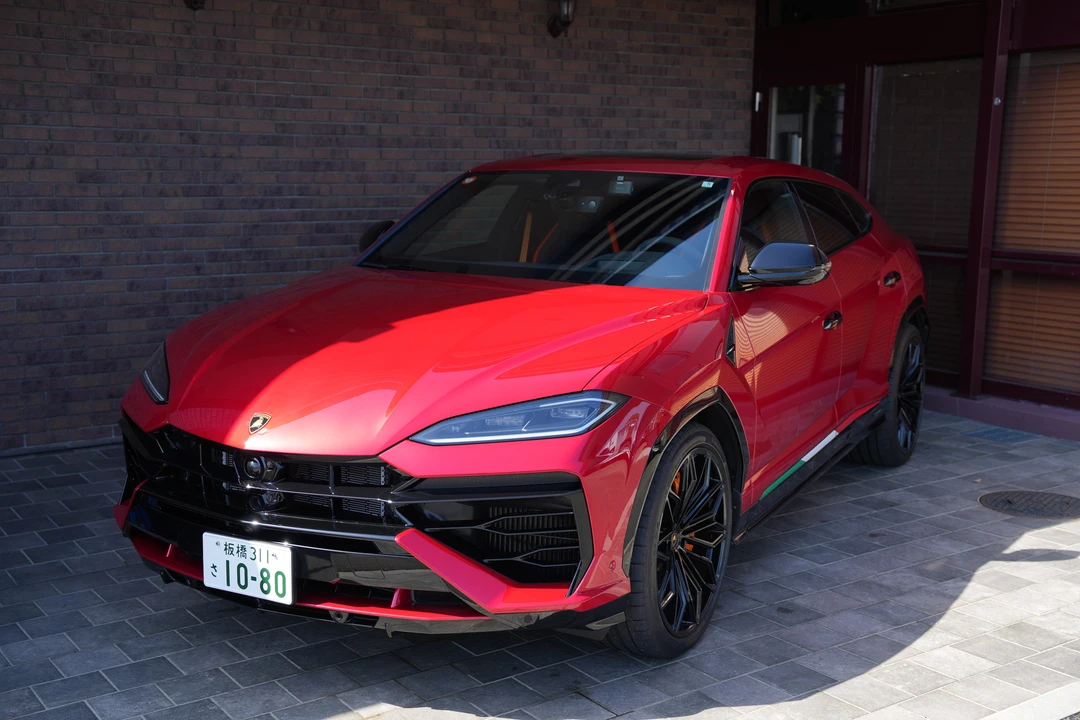 2025 Lamborghini Urus SE - Image 18 of 31