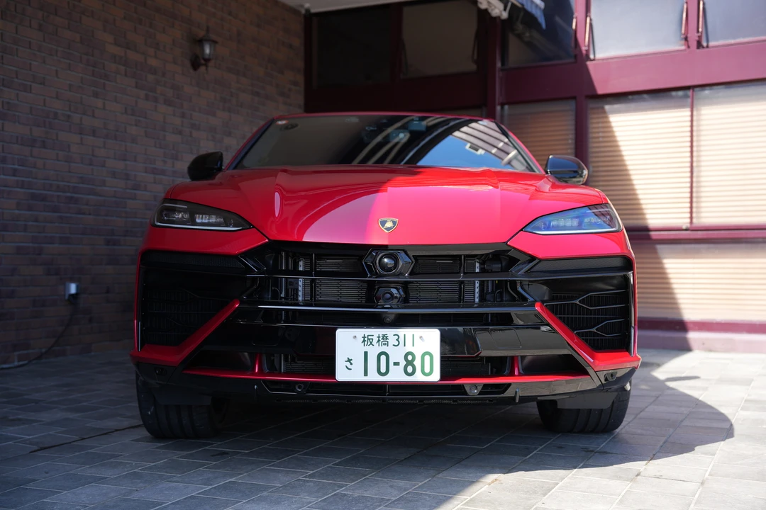 2025 Lamborghini Urus SE - Image 2 of 31