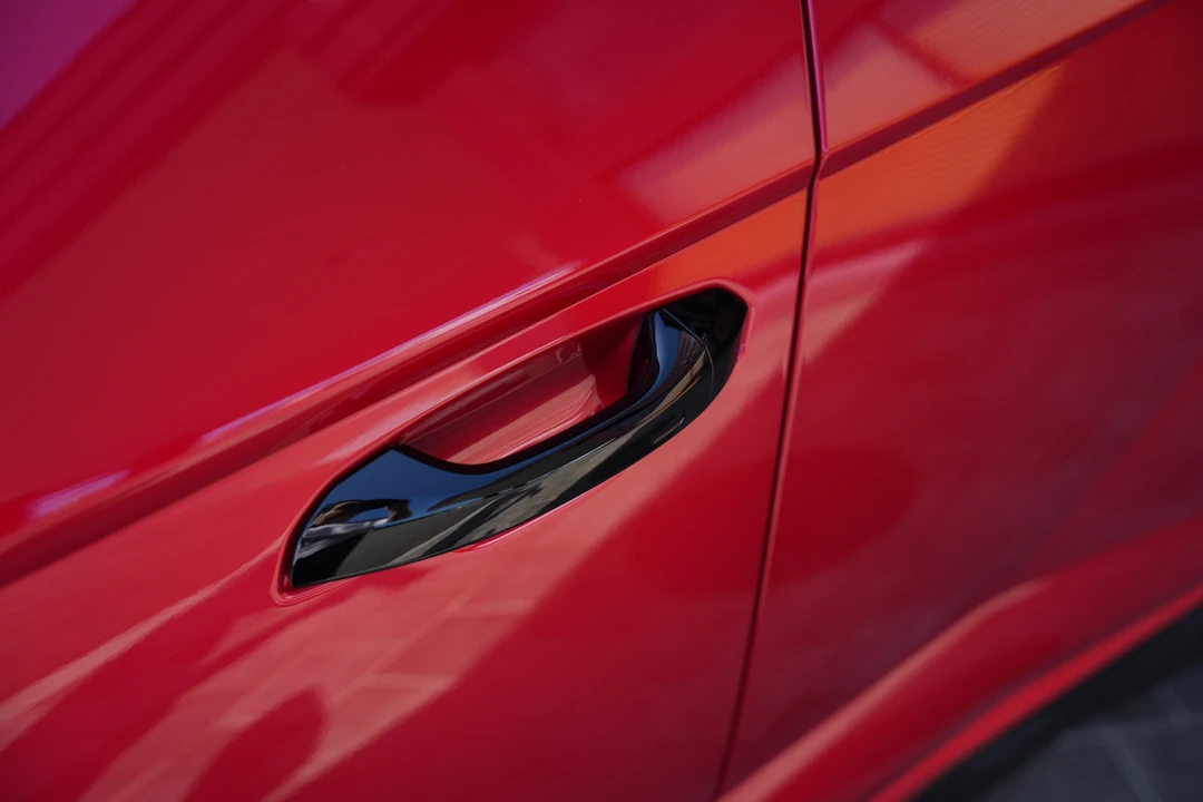 2025 Lamborghini Urus SE - Image 26 of 31
