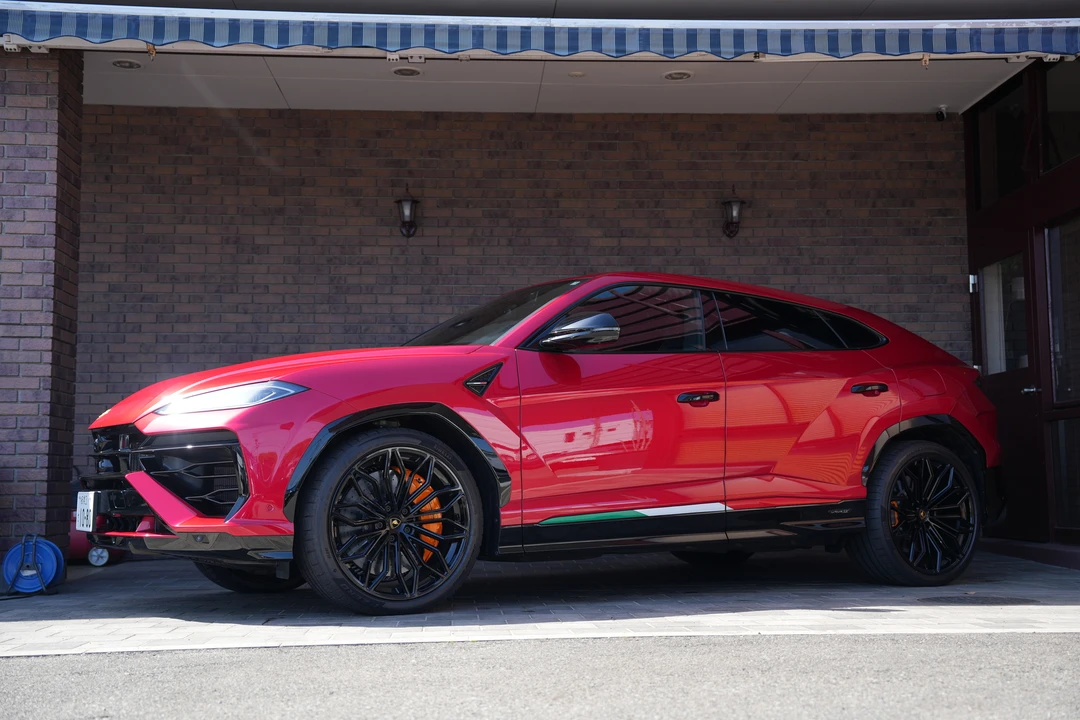 2025 Lamborghini Urus SE - Image 5 of 31