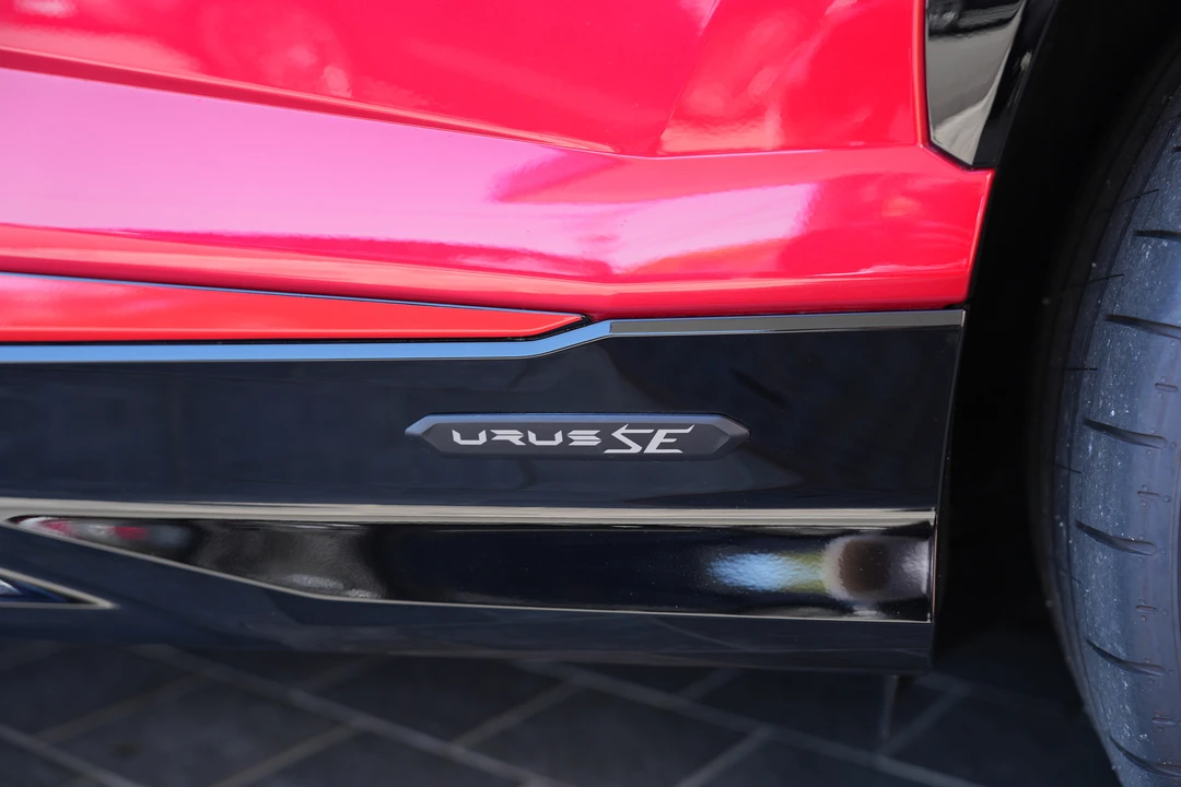 2025 Lamborghini Urus SE - Image 28 of 31