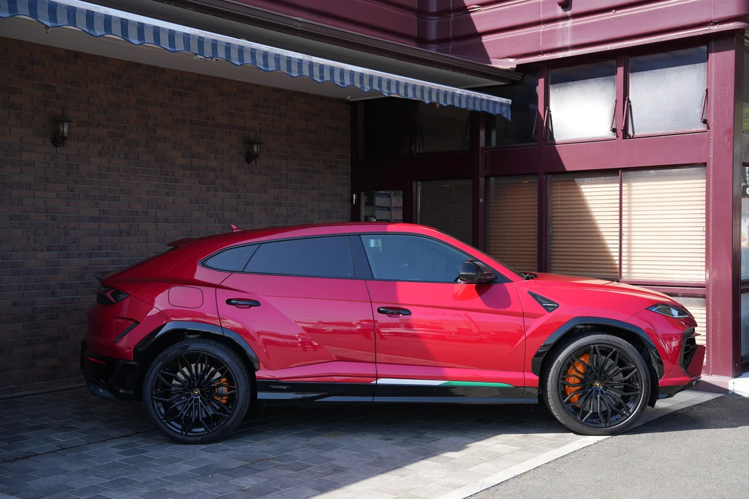 2025 Lamborghini Urus SE - Image 13 of 31