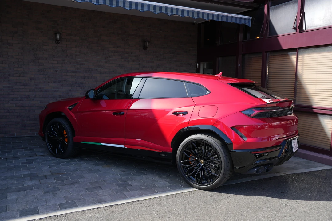 2025 Lamborghini Urus SE - Image 19 of 31