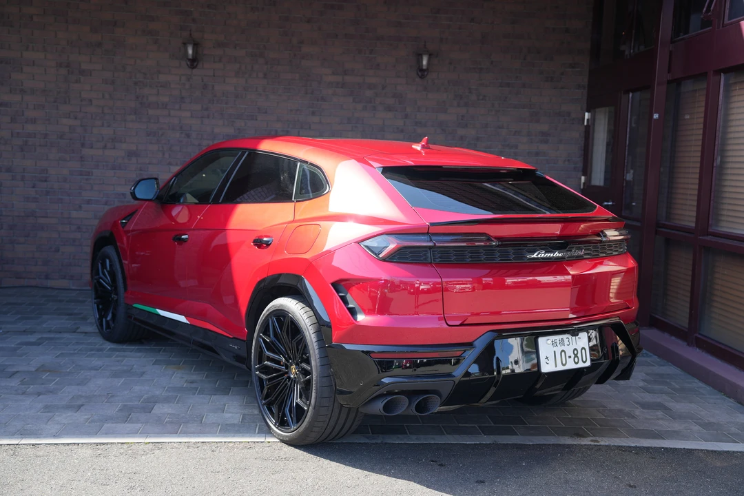 2025 Lamborghini Urus SE - Image 8 of 31