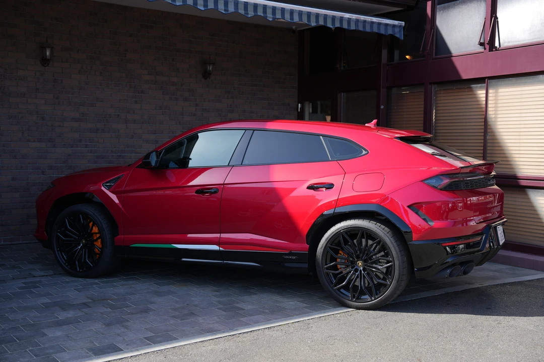 2025 Lamborghini Urus SE - Image 7 of 31