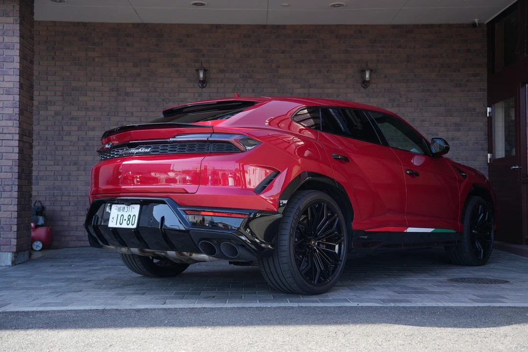 2025 Lamborghini Urus SE - Image 11 of 31
