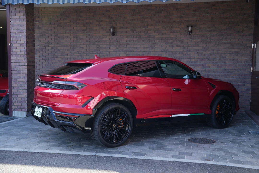 2025 Lamborghini Urus SE - Image 12 of 31
