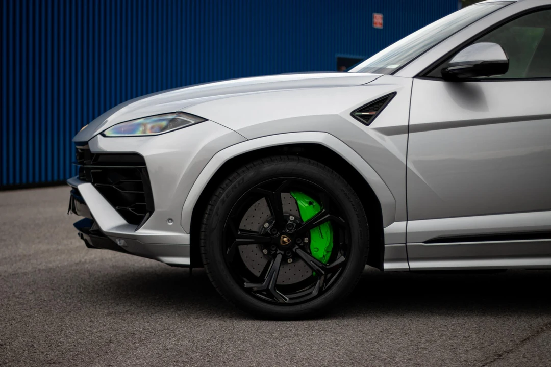 2025 Lamborghini Urus SE - Image 29 of 31