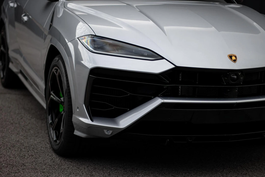 2025 Lamborghini Urus SE - Image 30 of 31