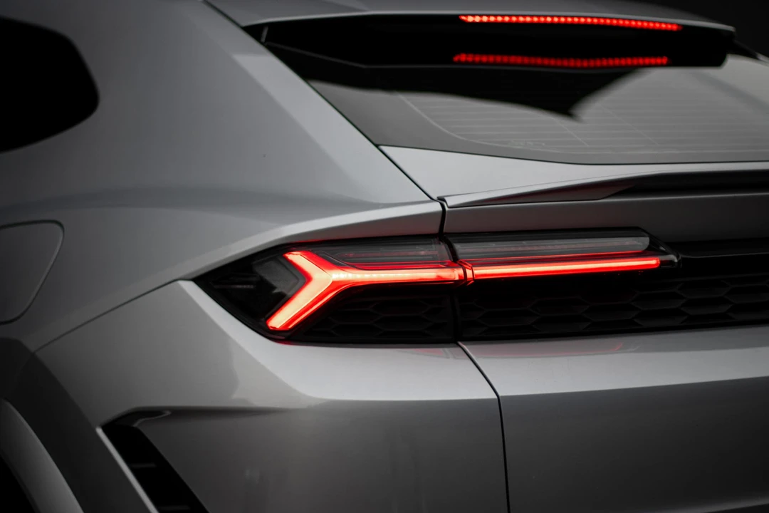 2025 Lamborghini Urus SE - Image 12 of 31