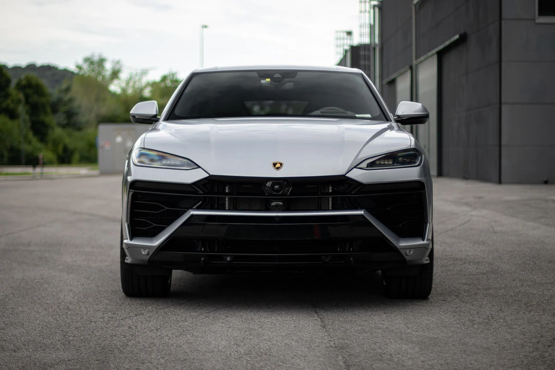 2025 Lamborghini Urus SE - Image 2 of 31