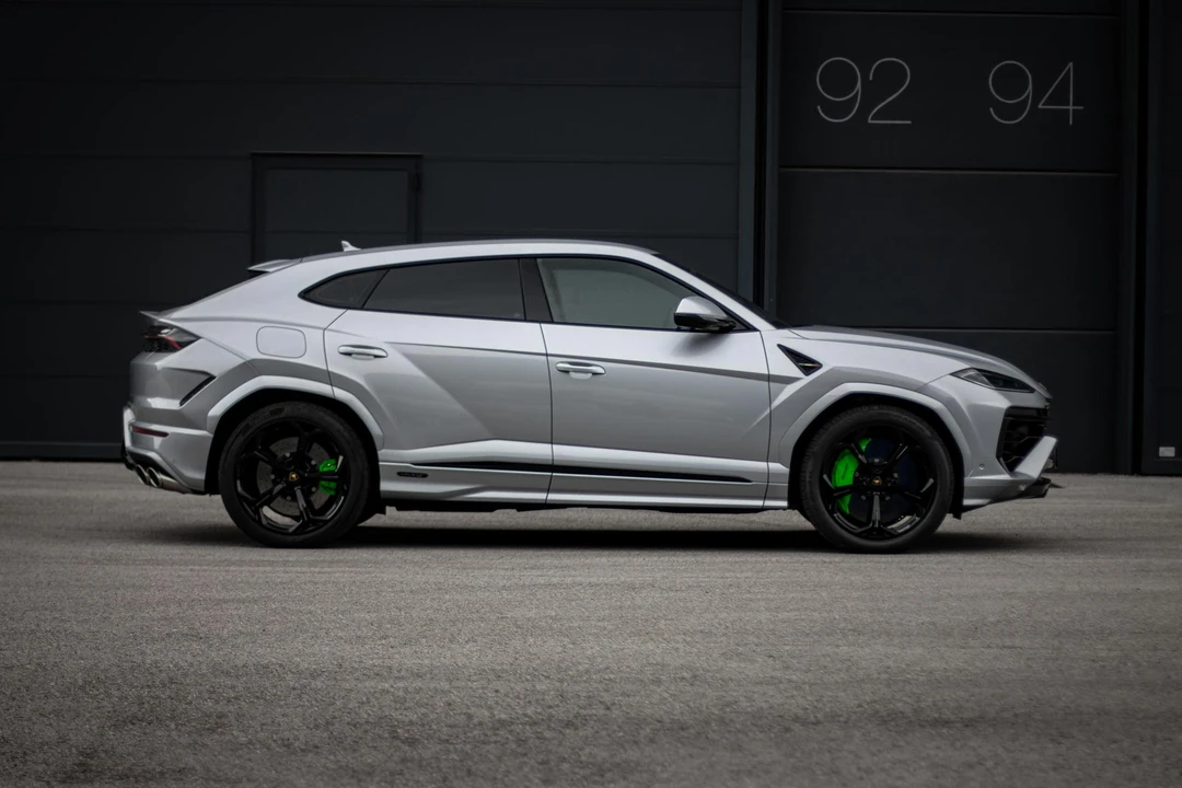2025 Lamborghini Urus SE - Image 4 of 31