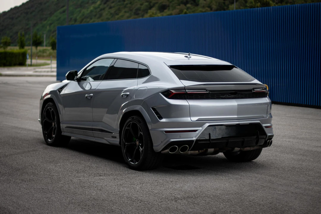 2025 Lamborghini Urus SE - Image 7 of 31