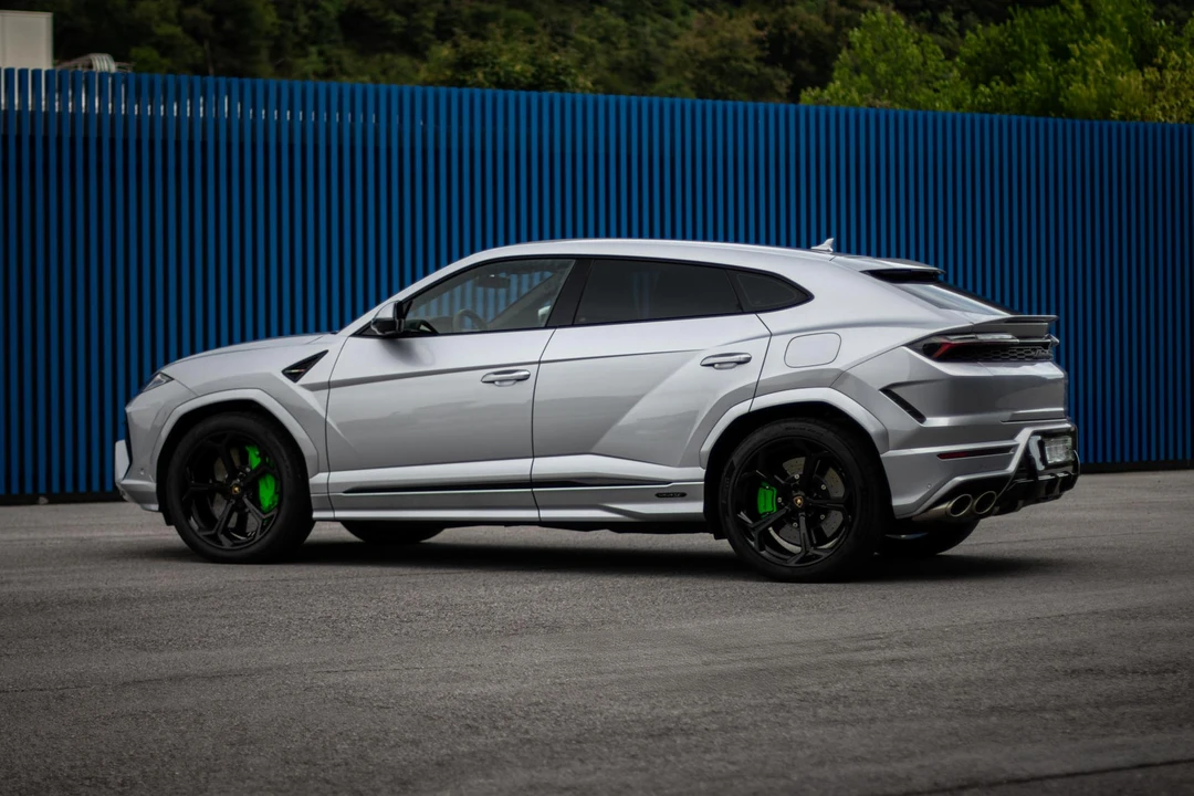 2025 Lamborghini Urus SE - Image 8 of 31