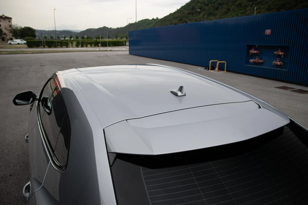 2025 Lamborghini Urus SE - Image 27 of 31