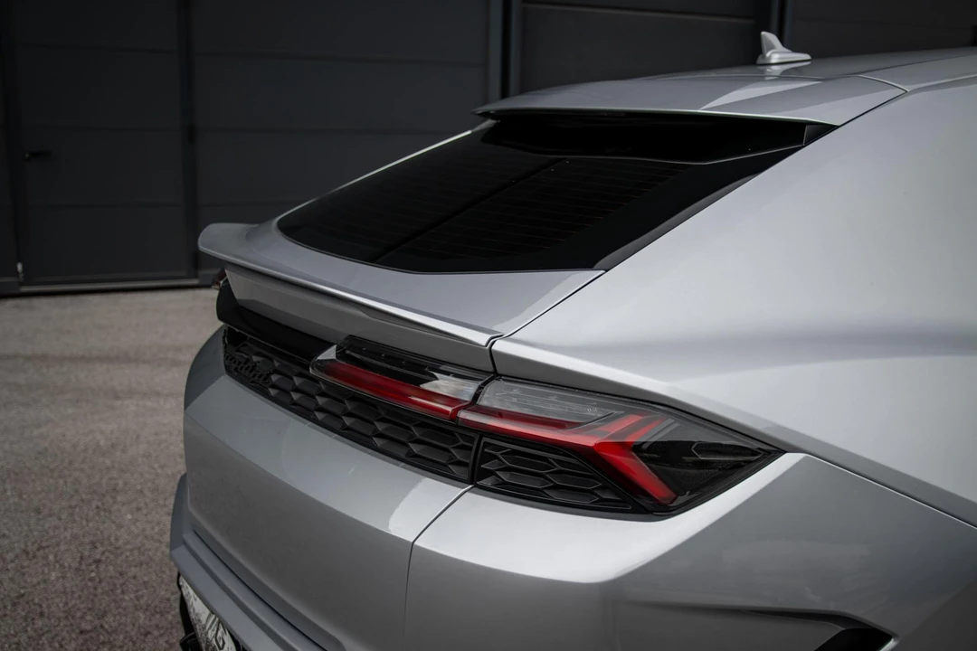 2025 Lamborghini Urus SE - Image 28 of 31