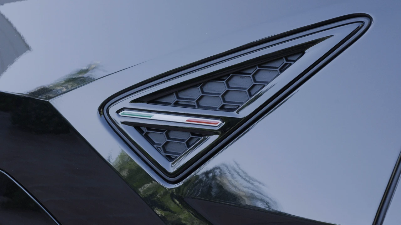 2025 Lamborghini Urus SE - Image 10 of 31
