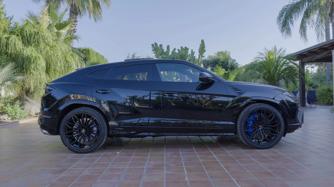 2025 Lamborghini Urus SE - Image 7 of 31