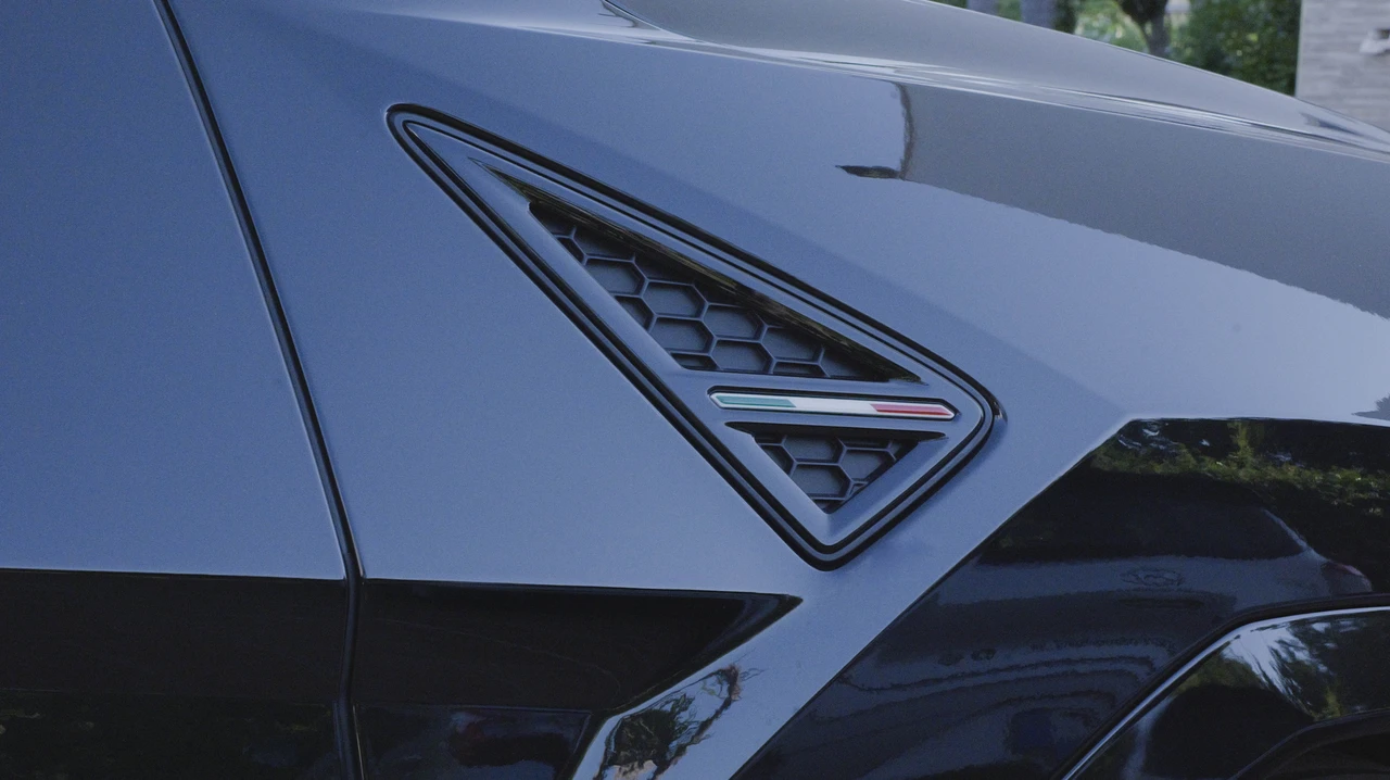 2025 Lamborghini Urus SE - Image 13 of 31