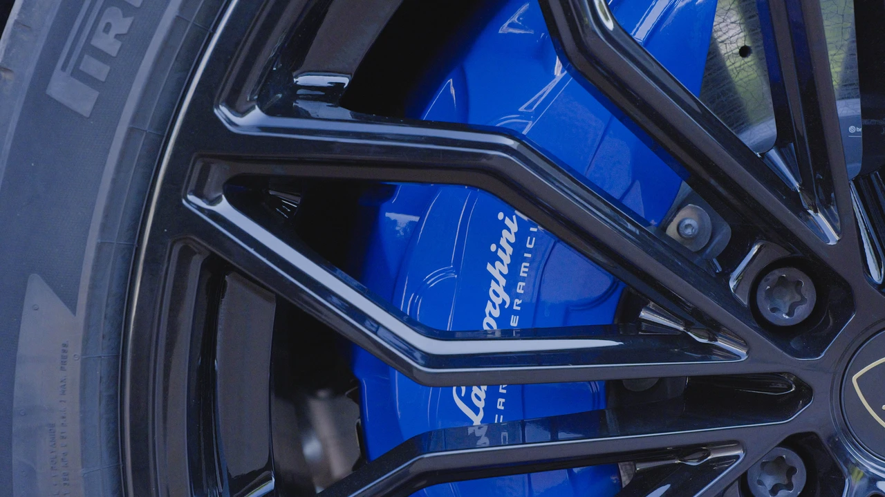 2025 Lamborghini Urus SE - Image 31 of 31