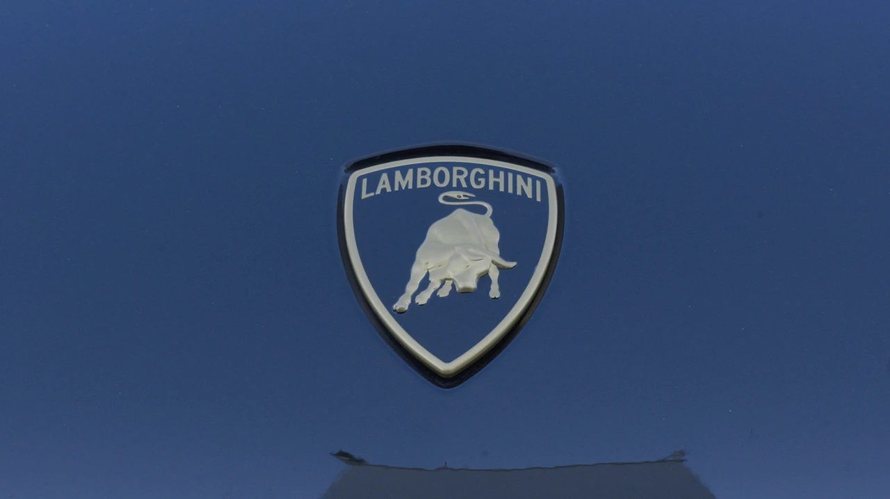 2025 Lamborghini Urus SE - Image 14 of 31
