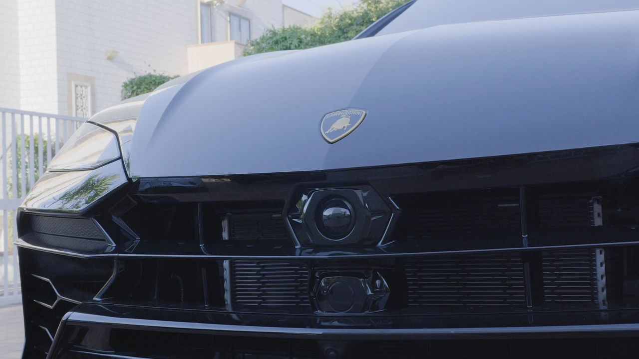 2025 Lamborghini Urus SE - Image 16 of 31