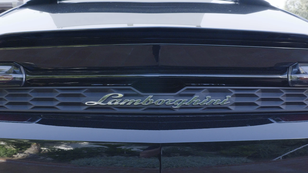 2025 Lamborghini Urus SE - Image 18 of 31