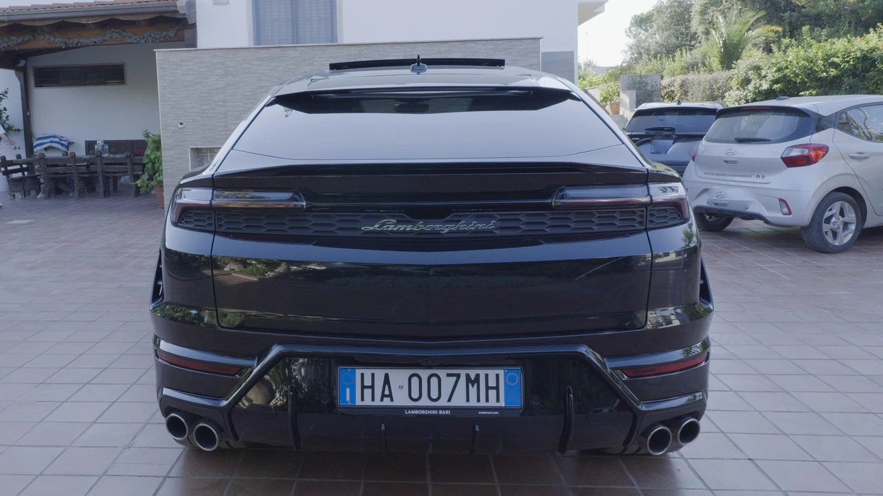 2025 Lamborghini Urus SE - Image 5 of 31