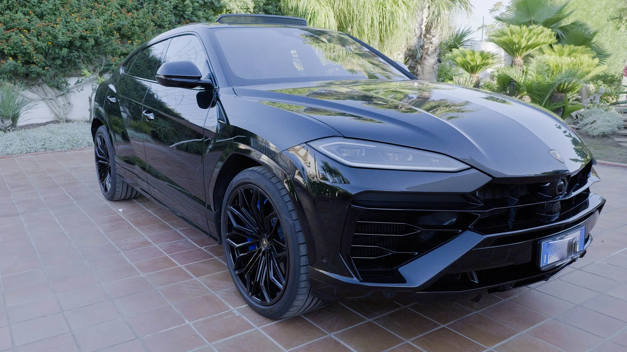 2025 Lamborghini Urus SE - Image 8 of 31