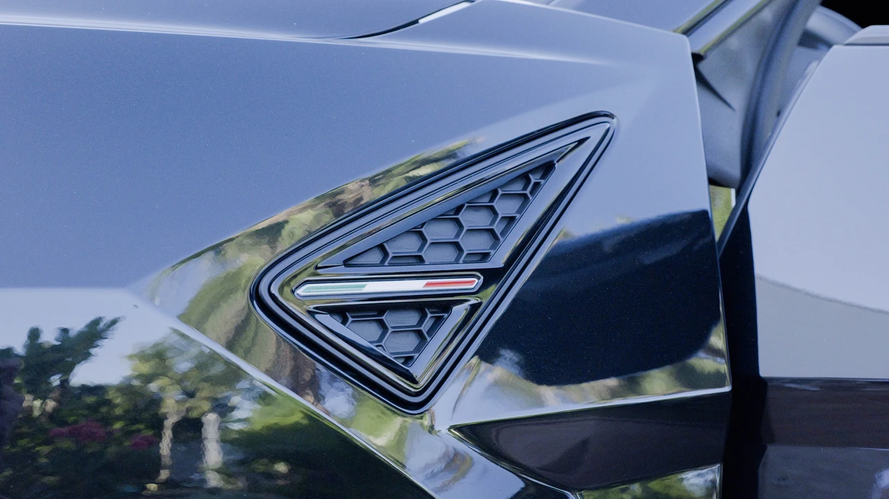 2025 Lamborghini Urus SE - Image 20 of 31