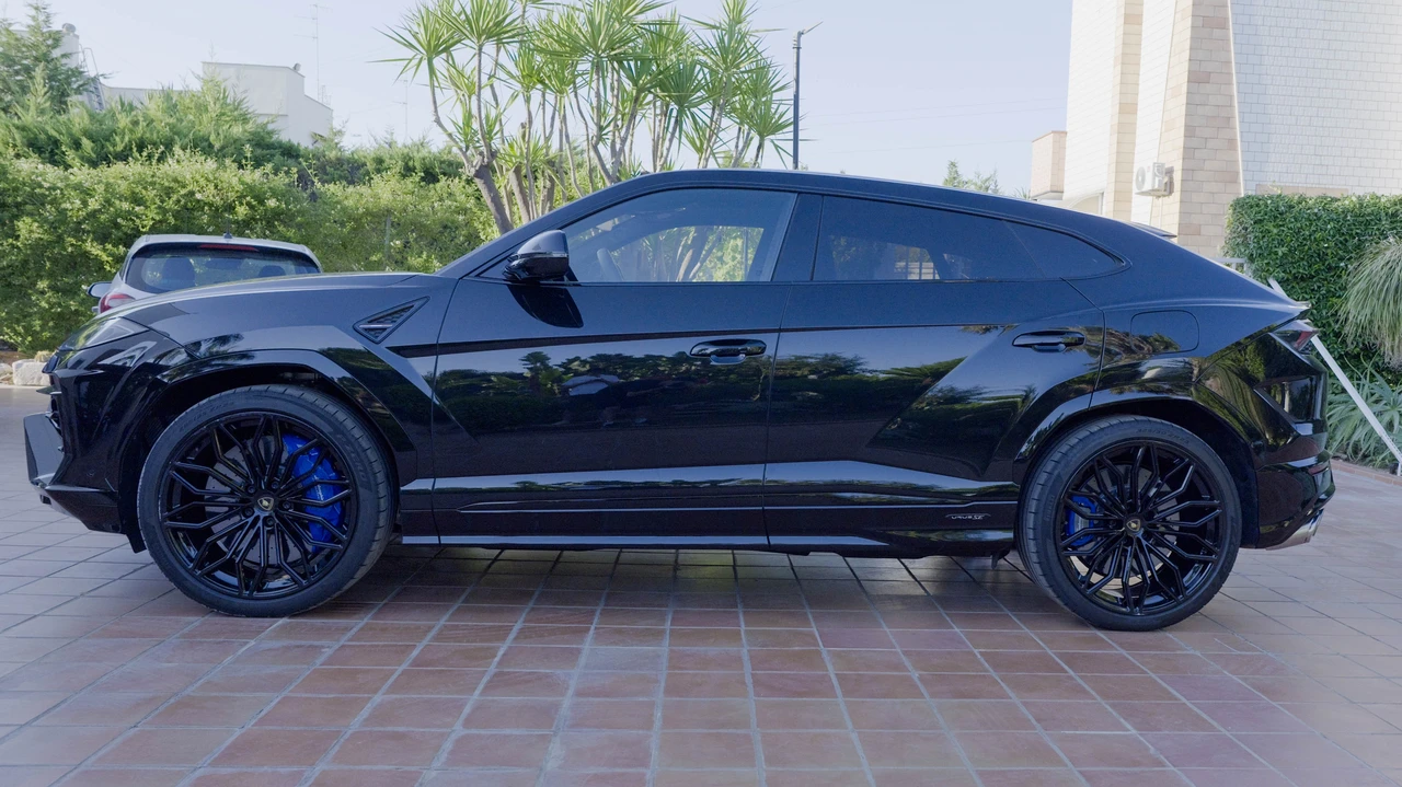 2025 Lamborghini Urus SE - Image 4 of 31