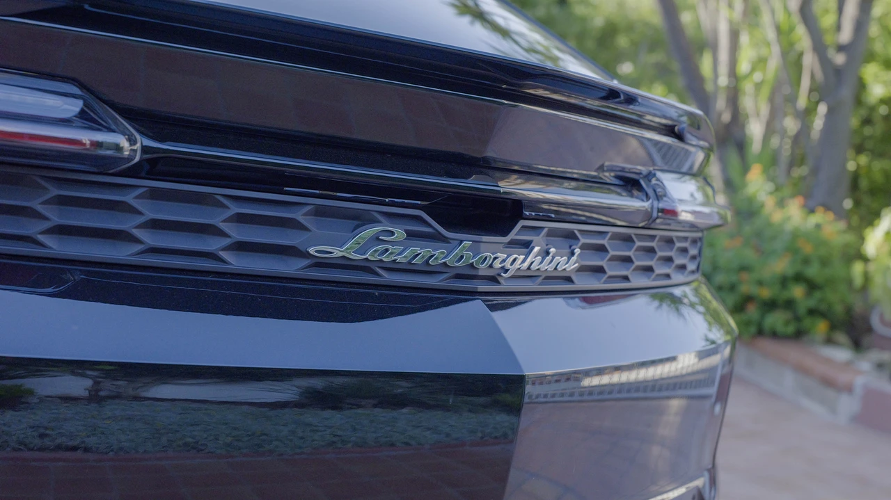 2025 Lamborghini Urus SE - Image 22 of 31