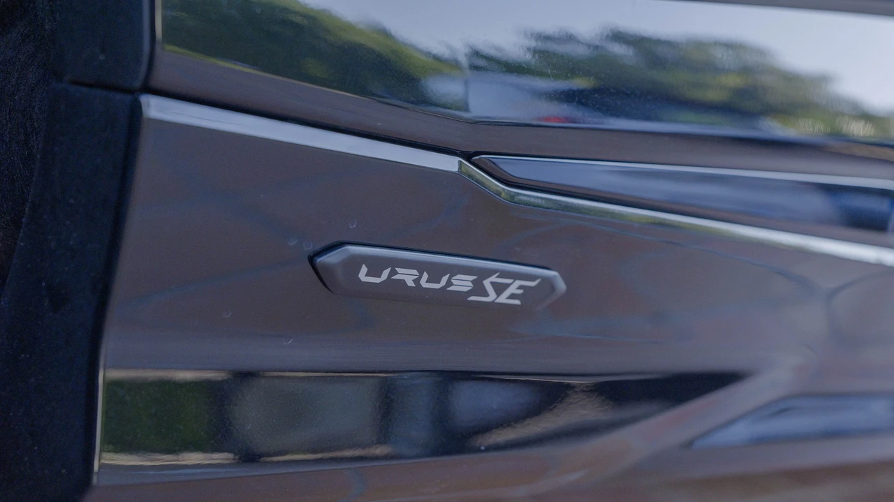 2025 Lamborghini Urus SE - Image 24 of 31