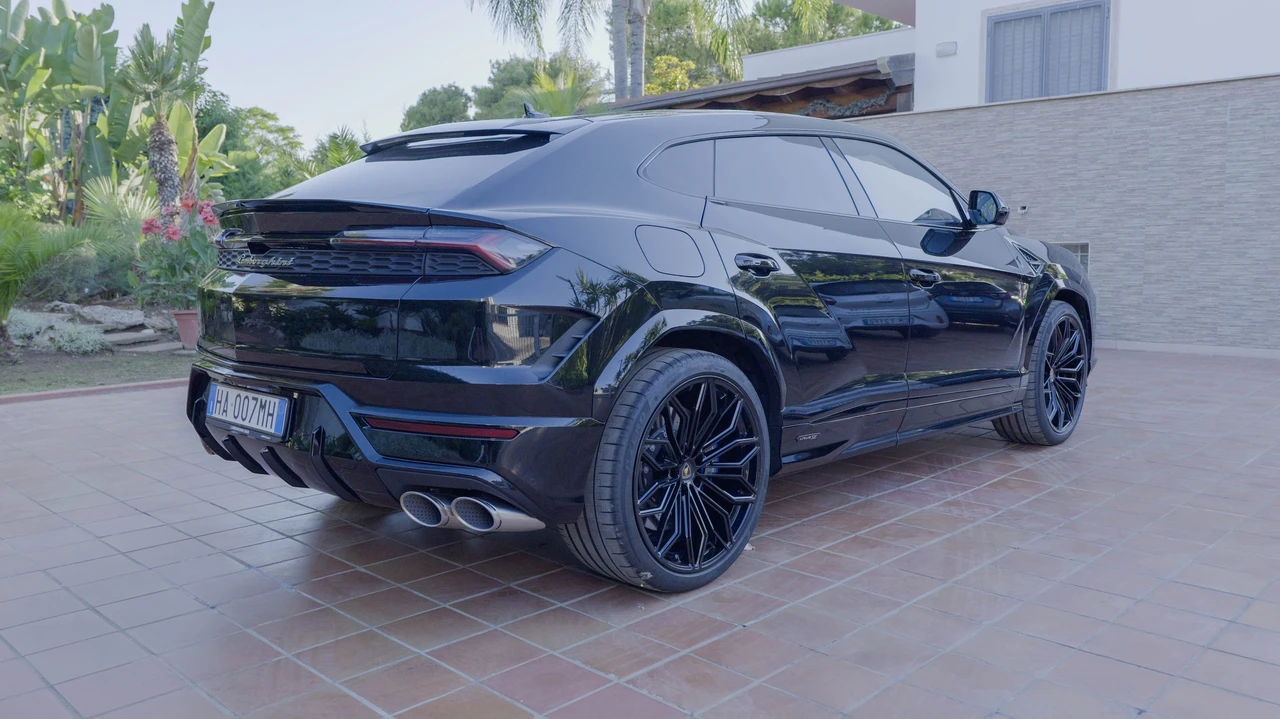 2025 Lamborghini Urus SE - Image 6 of 31