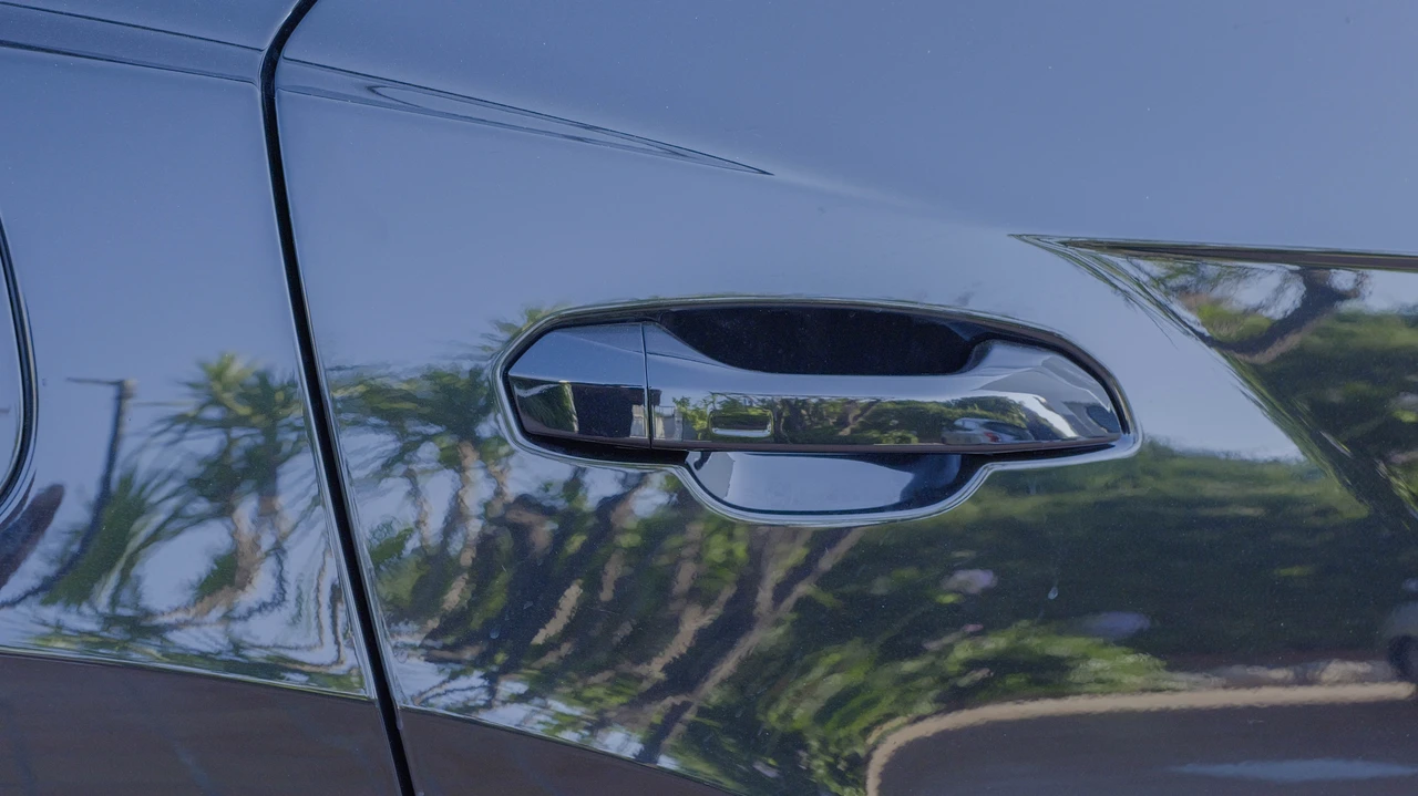 2025 Lamborghini Urus SE - Image 27 of 31