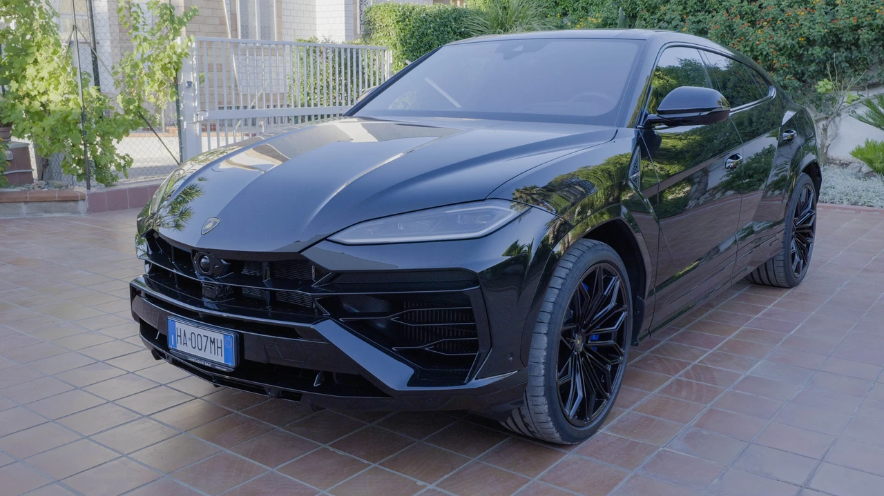 2025 Lamborghini Urus SE - Image 3 of 31