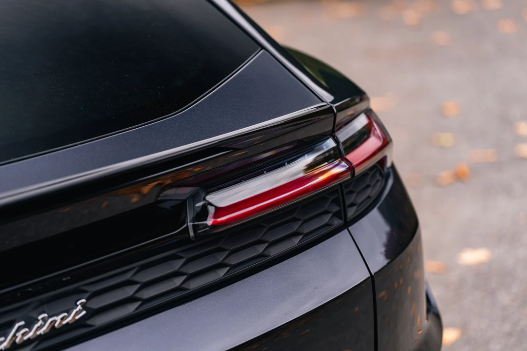 2025 Lamborghini Urus SE - Image 12 of 31