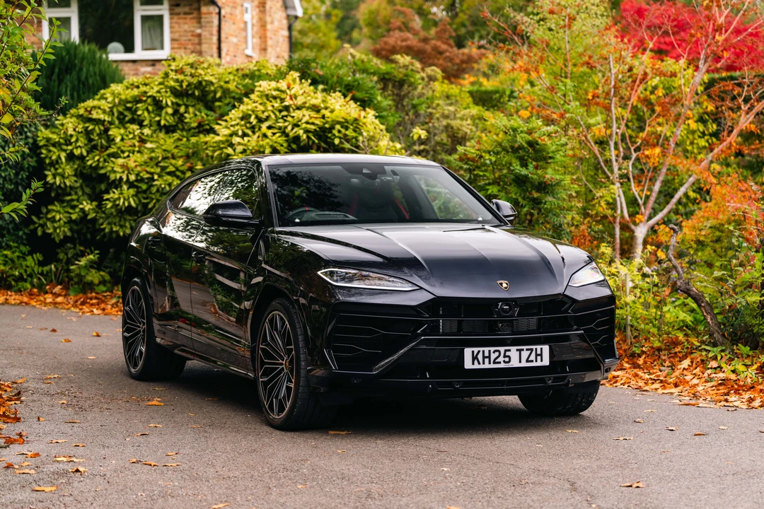 2025 Lamborghini Urus SE - Image 9 of 31