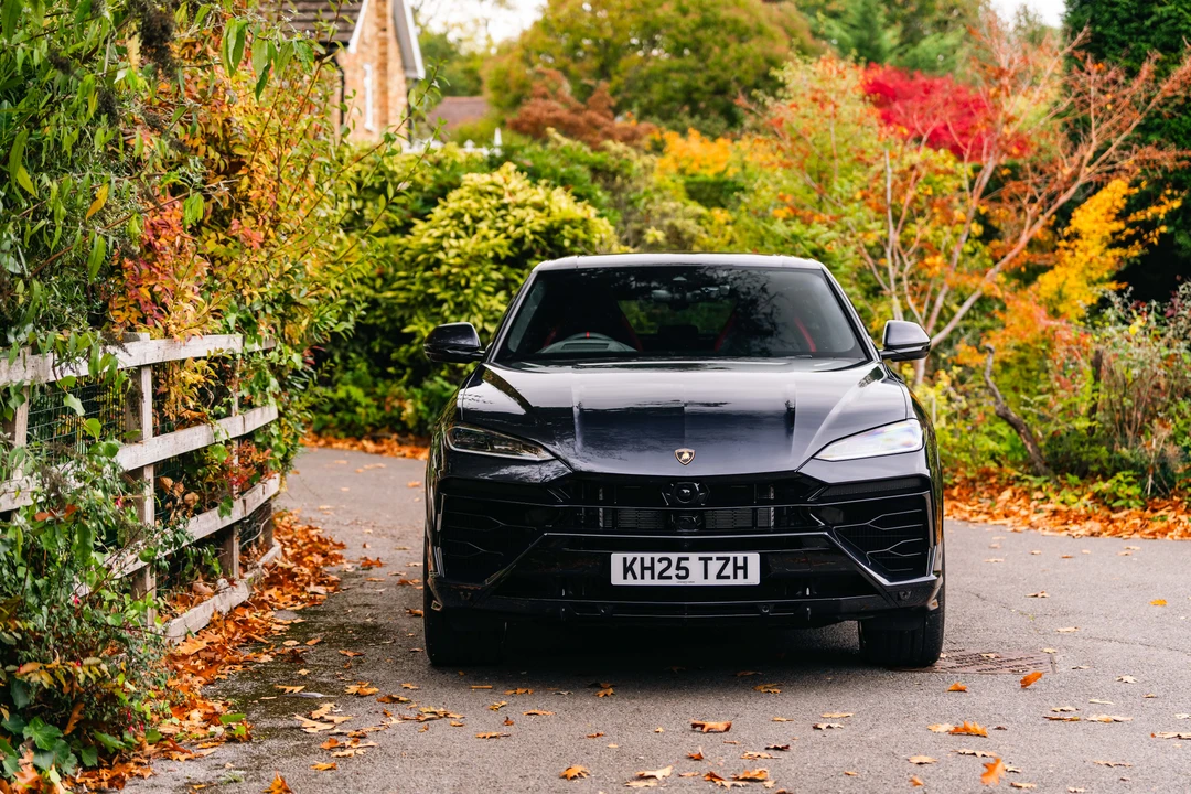 2025 Lamborghini Urus SE - Image 2 of 31