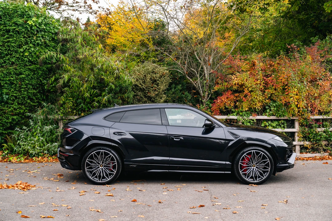 2025 Lamborghini Urus SE - Image 8 of 31