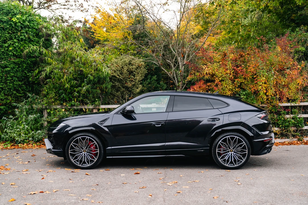 2025 Lamborghini Urus SE - Image 4 of 31