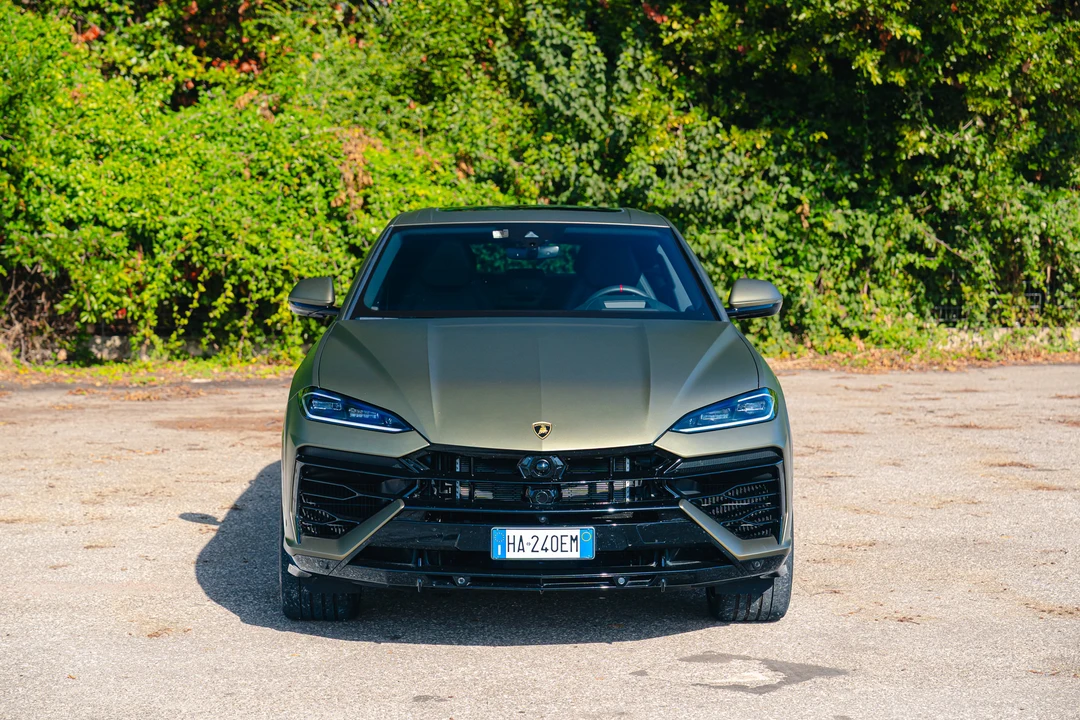 2025 Lamborghini Urus SE - Image 2 of 31