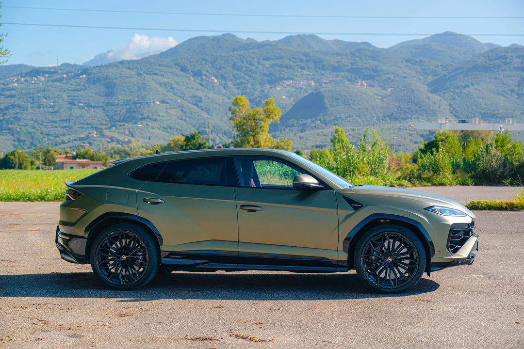 2025 Lamborghini Urus SE - Image 9 of 31
