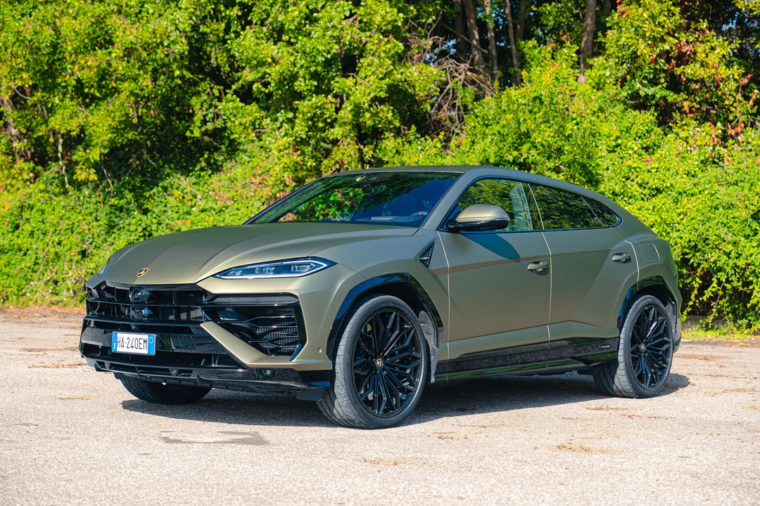 2025 Lamborghini Urus SE - Image 13 of 31