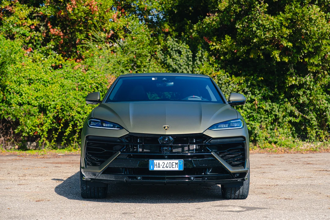 2025 Lamborghini Urus SE - Image 12 of 31