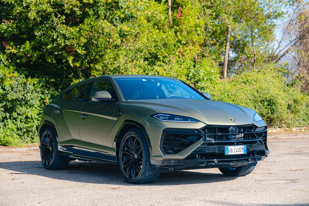 2025 Lamborghini Urus SE - Image 10 of 31