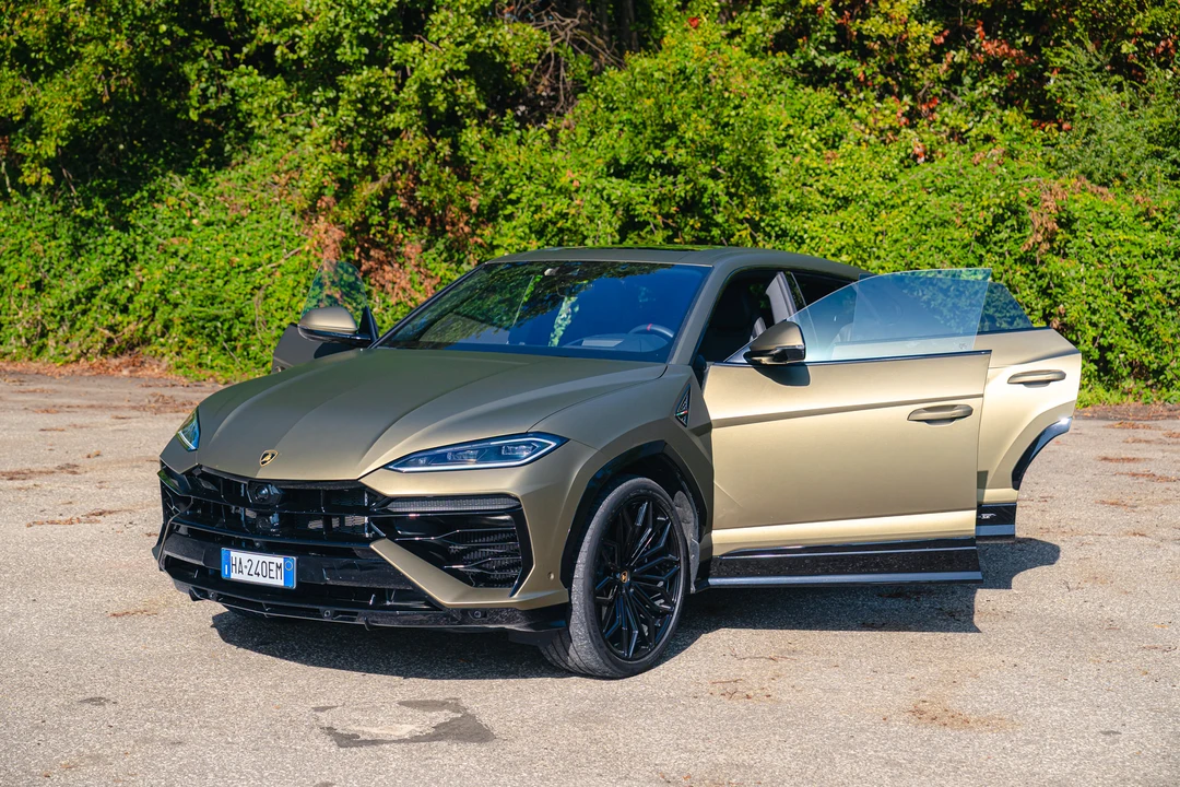 2025 Lamborghini Urus SE - Image 14 of 31