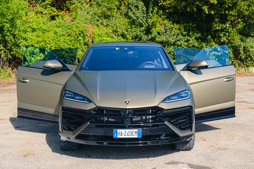 2025 Lamborghini Urus SE - Image 23 of 31