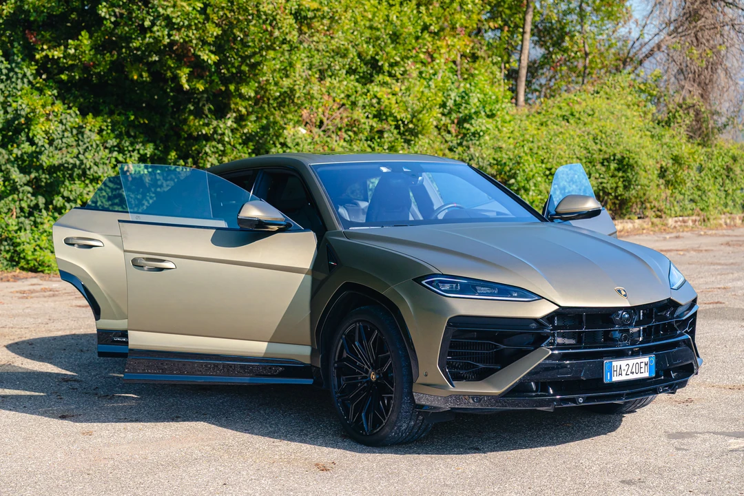 2025 Lamborghini Urus SE - Image 22 of 31