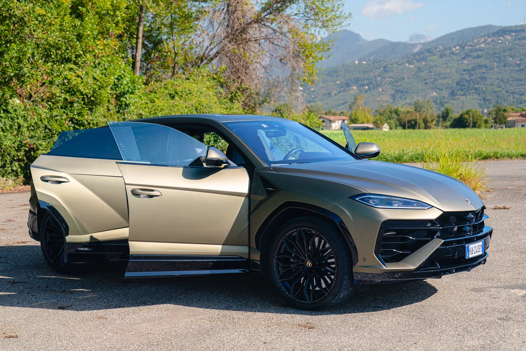 2025 Lamborghini Urus SE - Image 21 of 31